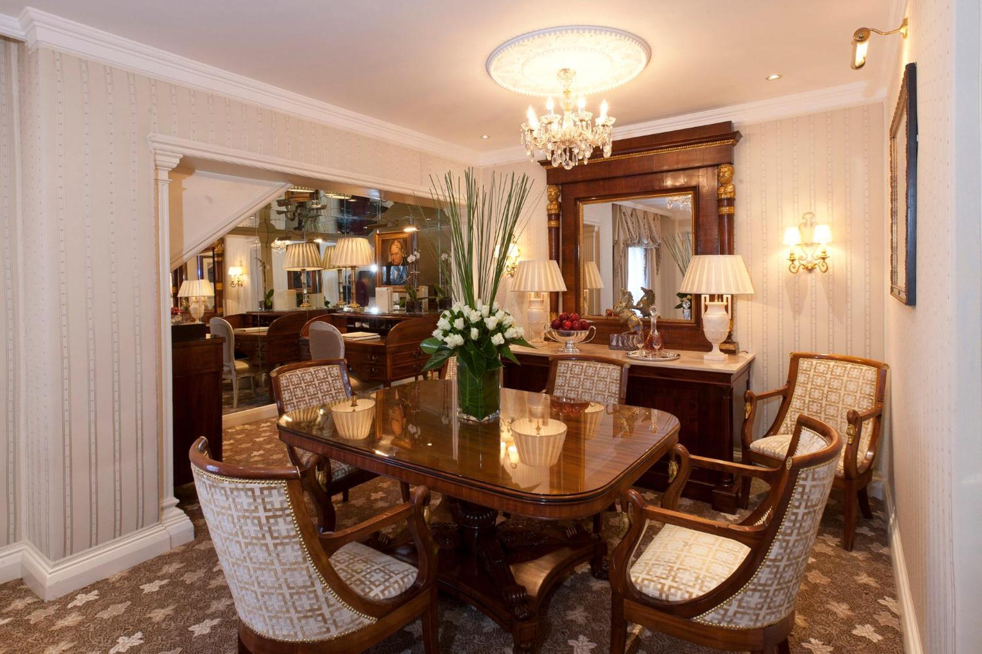 The Chesterfield Mayfair London Exterior photo