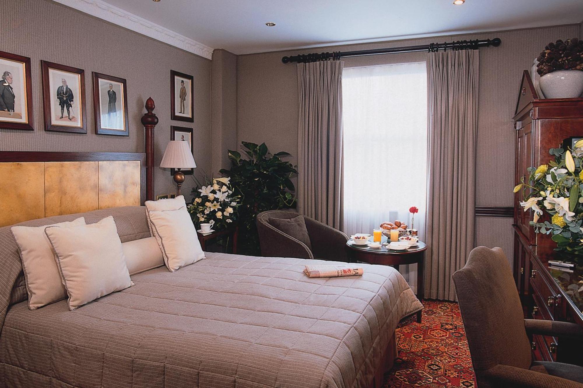 The Chesterfield Mayfair London Exterior photo