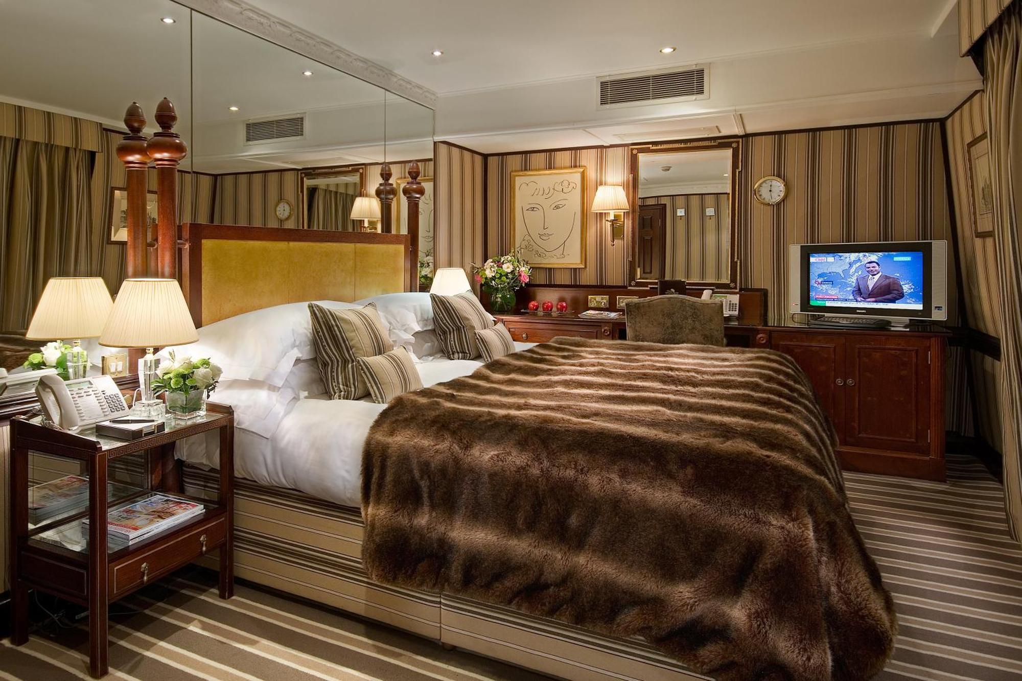 The Chesterfield Mayfair London Exterior photo