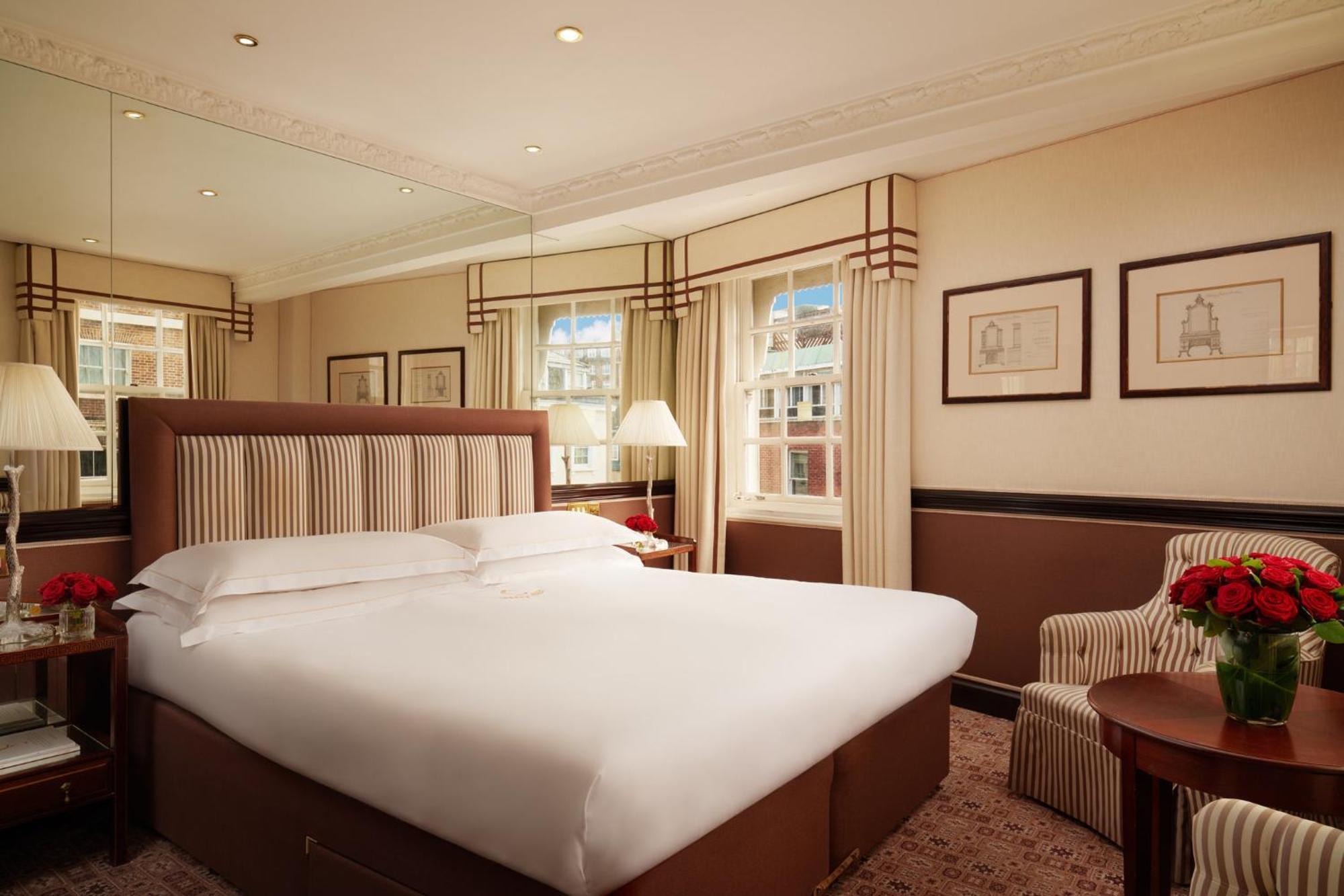 The Chesterfield Mayfair London Exterior photo
