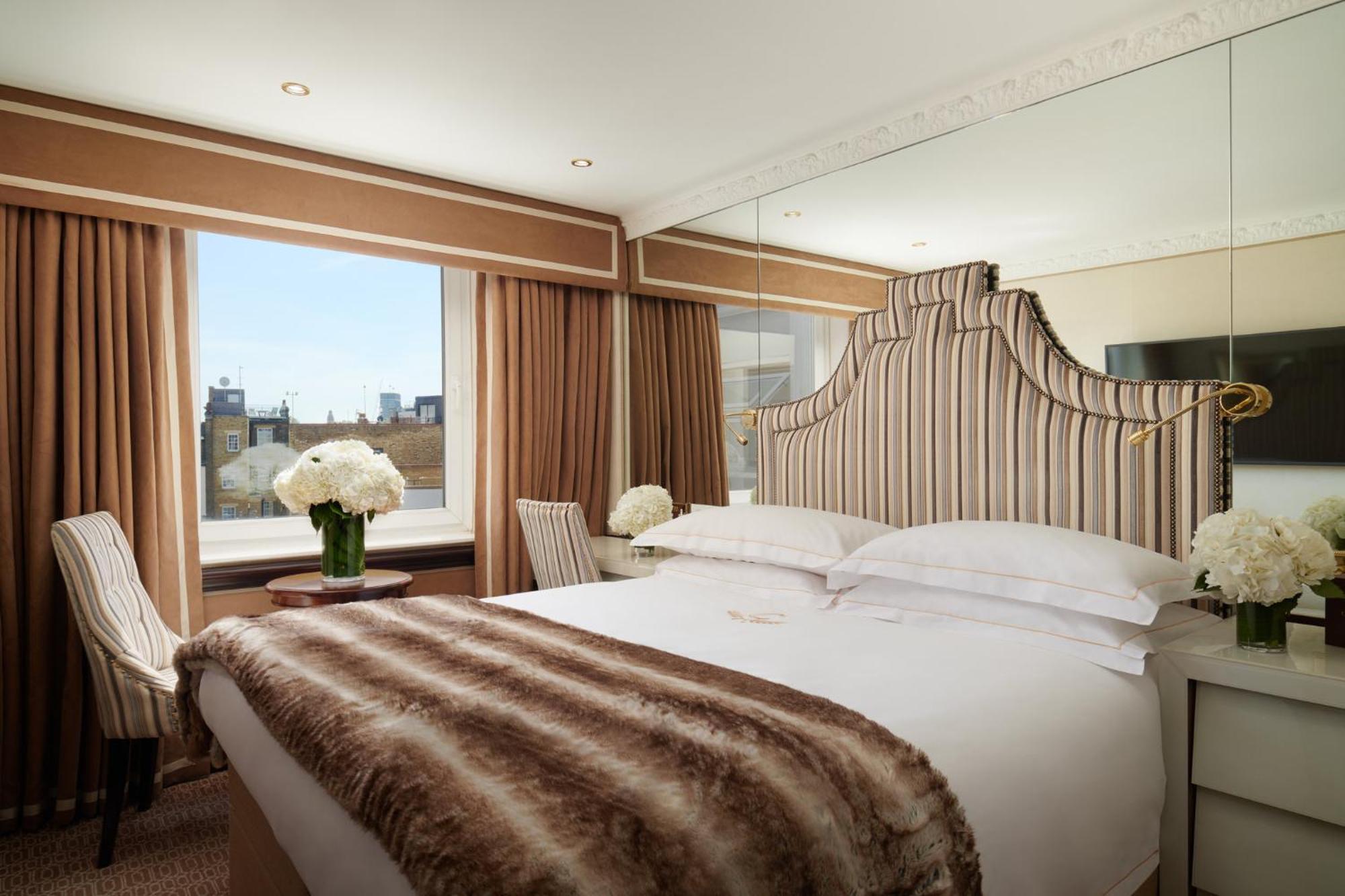The Chesterfield Mayfair London Exterior photo