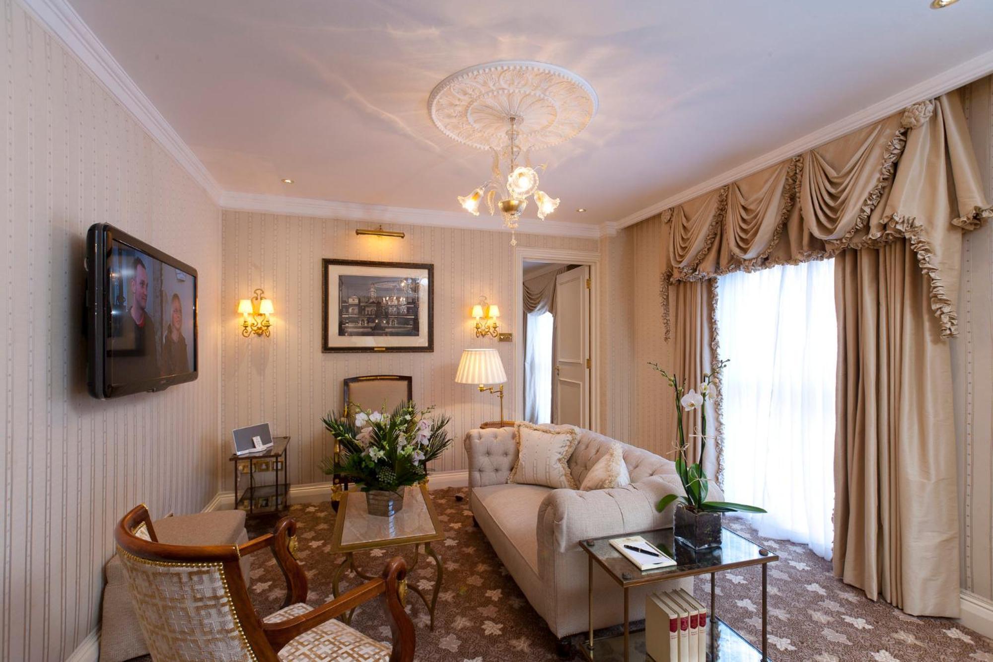 The Chesterfield Mayfair London Exterior photo