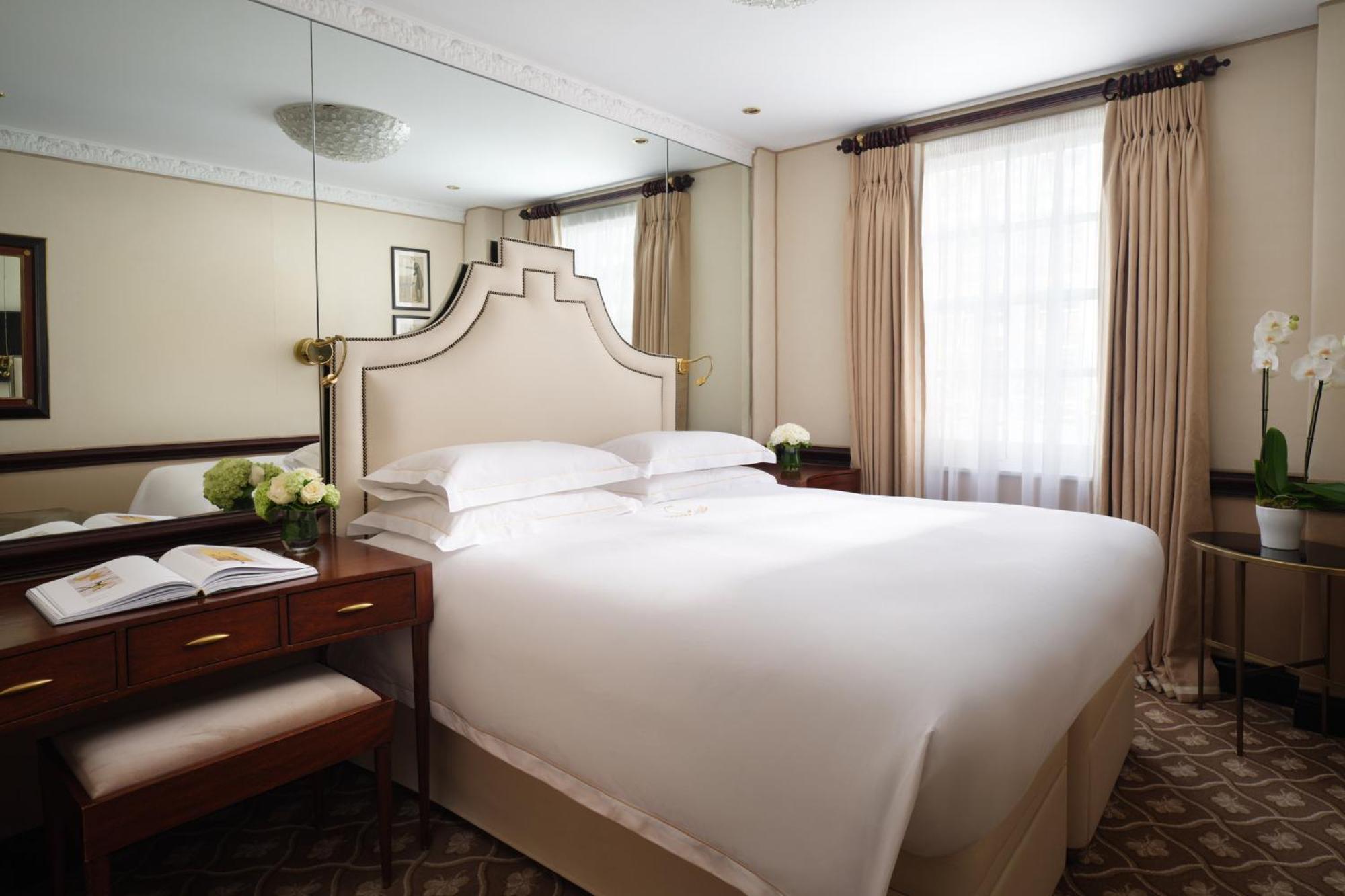 The Chesterfield Mayfair London Exterior photo