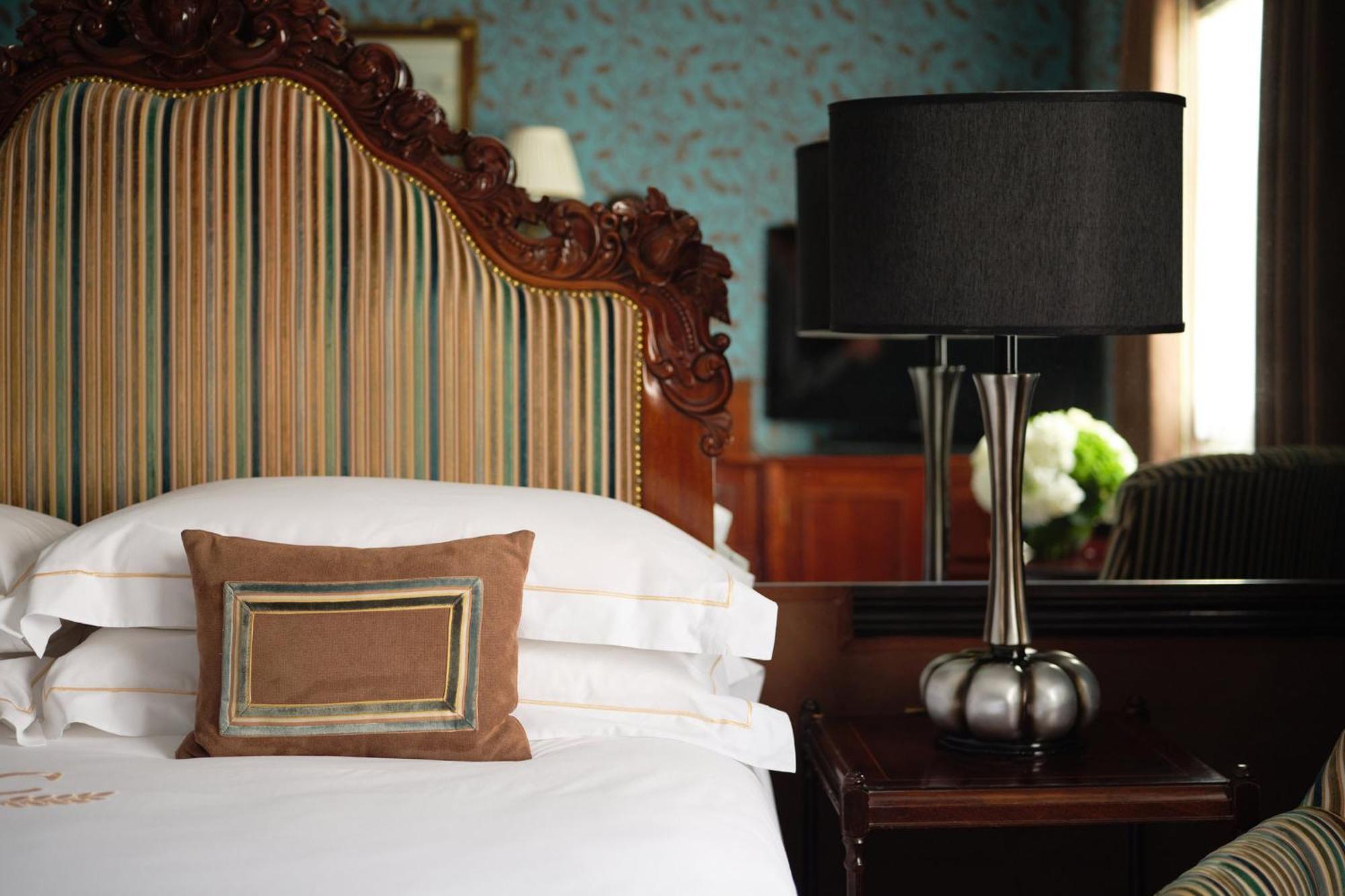 The Chesterfield Mayfair London Exterior photo