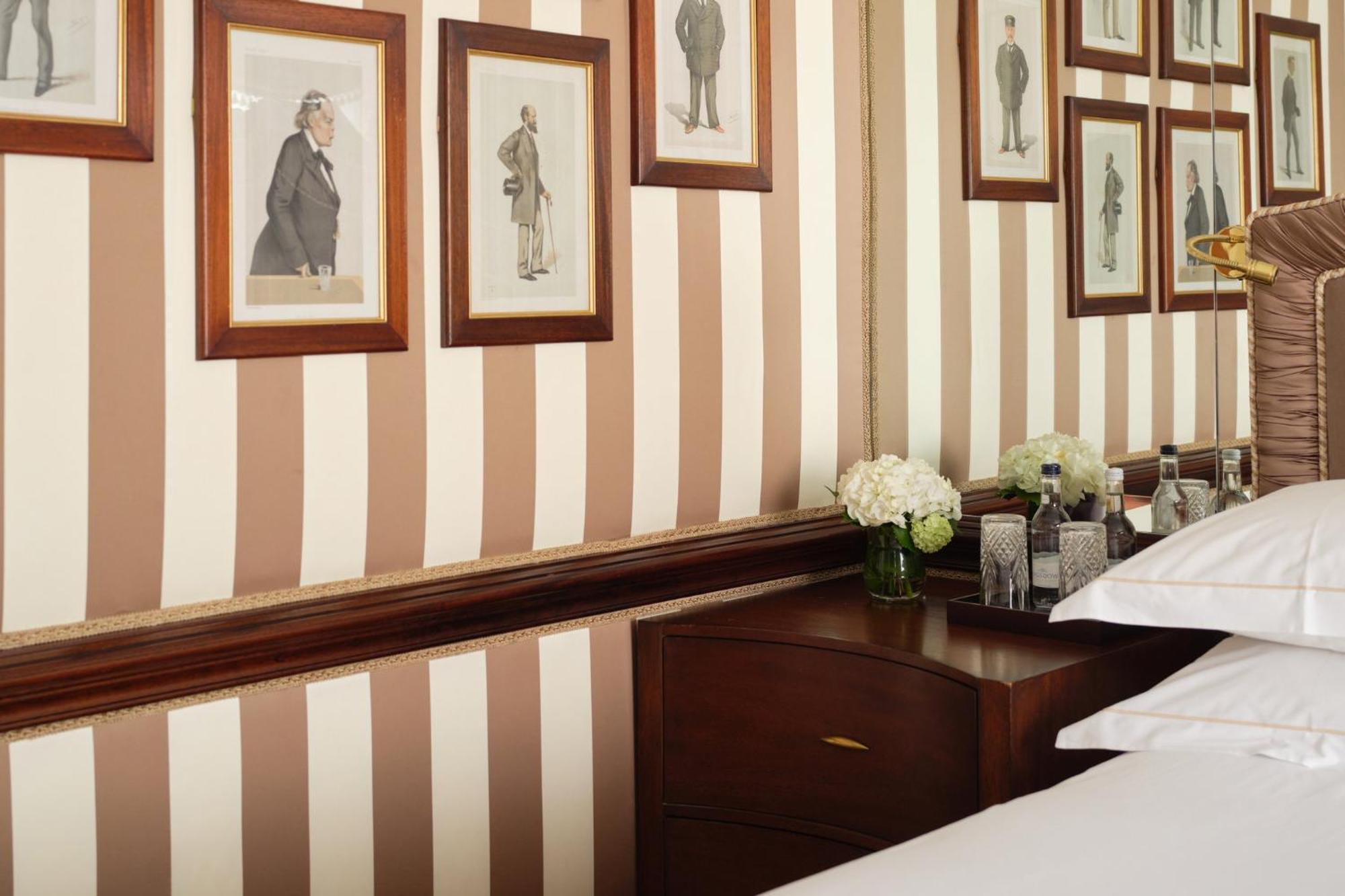The Chesterfield Mayfair London Exterior photo