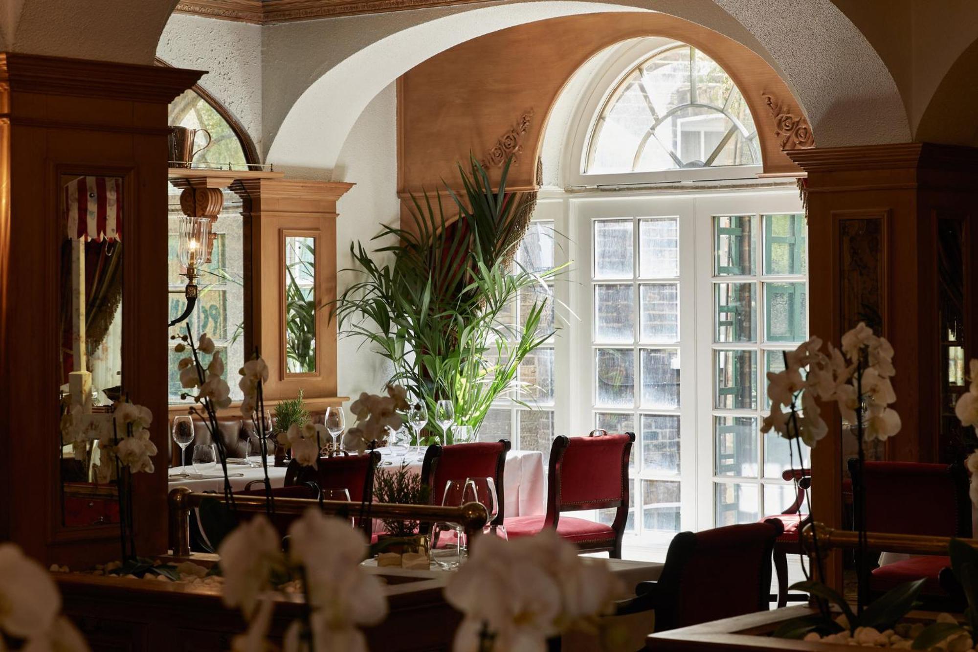 The Chesterfield Mayfair London Exterior photo