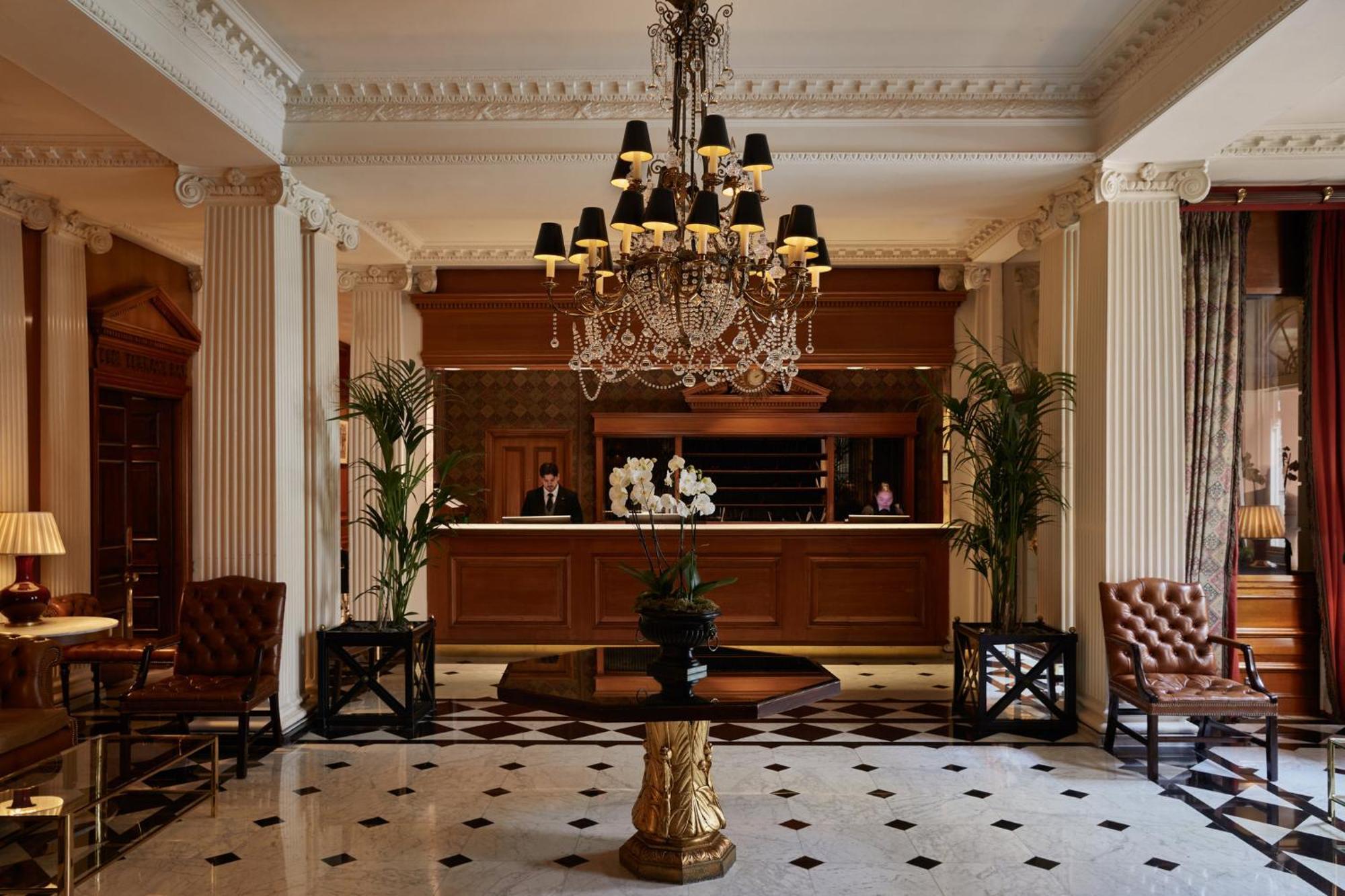 The Chesterfield Mayfair London Exterior photo